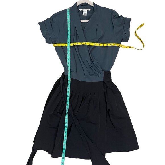 ✨Diane von Furstenberg Wrap Dress | Slate Blue Top & Black Pleated Skirt Size 4 - Picture 5 of 9